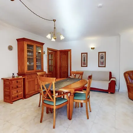 Gabriela By Family Homes Vila *